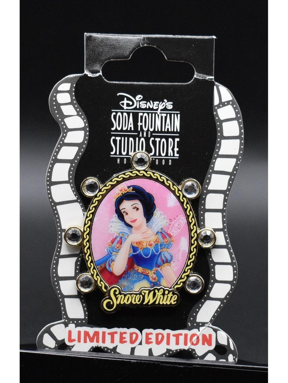 Disney DSF 2009 Snow White Portrait Pink Gems LE 300 Pin (C6)